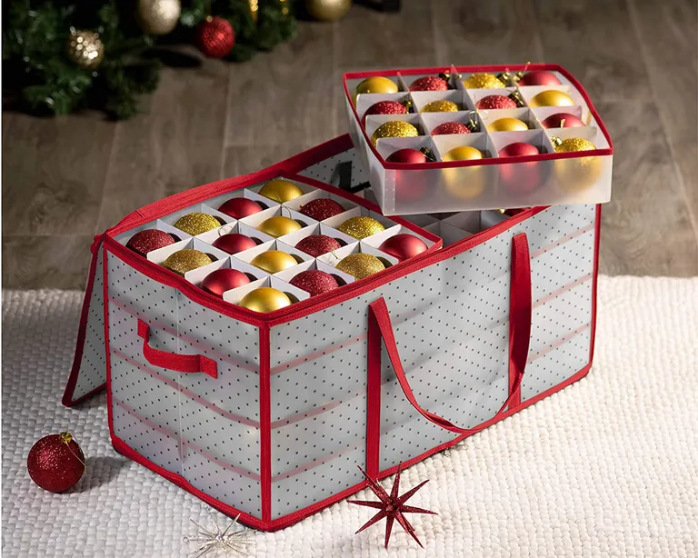 What you need to declutter your house of Christmas decorations