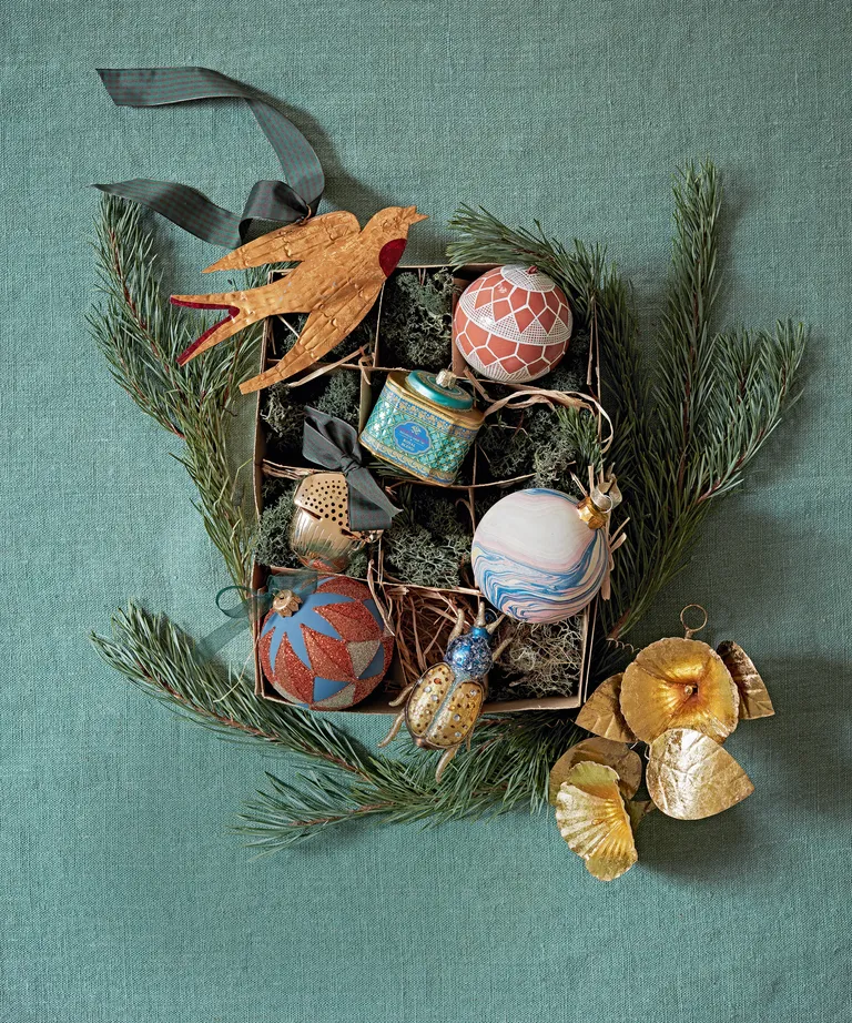 What you need to declutter your house of Christmas decorations